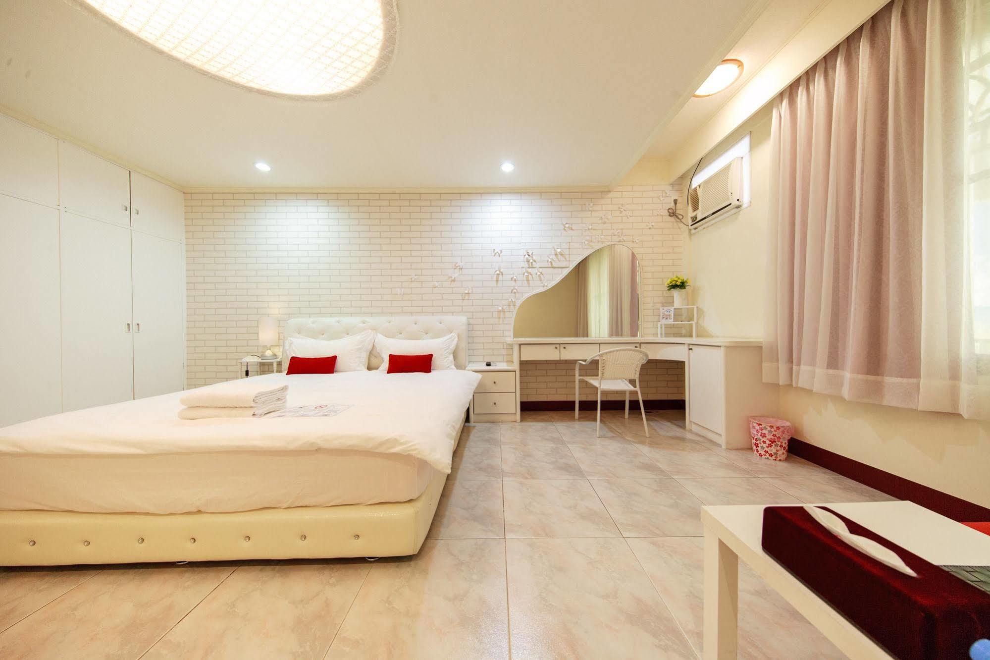 Ariyoshi Ya Apartment Tainan Exterior photo